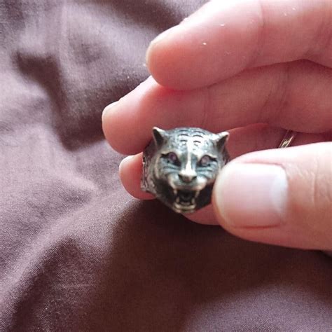 gucci feline head ring with purple gems